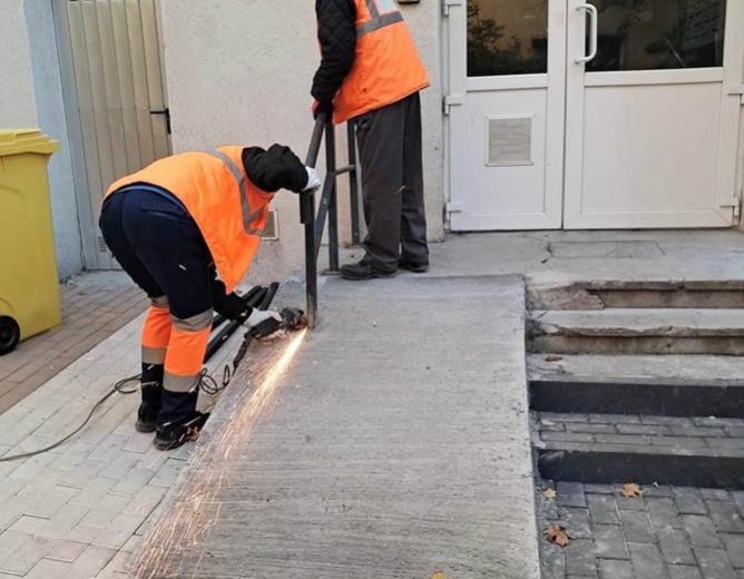 Rampa pentru persoanele cu dizabilitati pe Calea Rahovei nr. 323